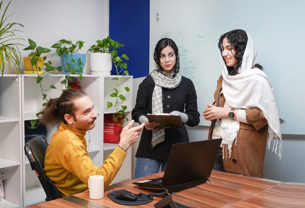 تیم های بازاریابی و فروش هستند که مایه حیات کسب و کار شما خواهند بود.